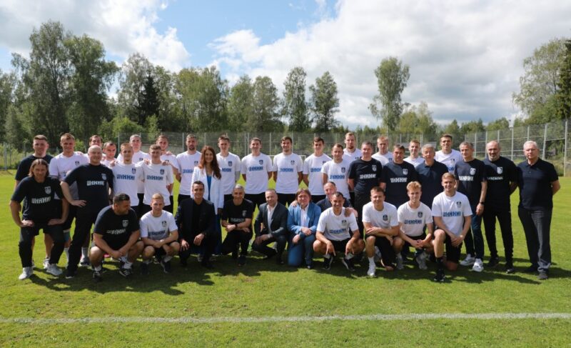 «Хотелось бы, чтобы футбол у нас был на таком же уровне, как хоккей». О чём говорили во время встречи губернатора с командой «Шинник»