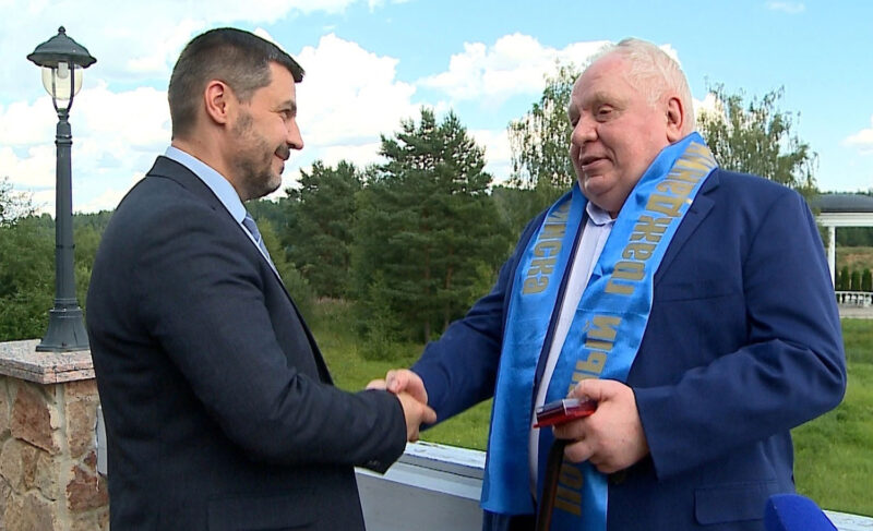 Виктору Тырышкину вручили знак Почётного гражданина Рыбинска