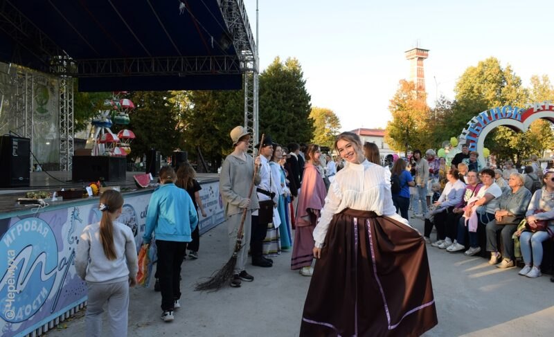 Исторические танцы и бал: в Рыбинске отметили День купца. Фото