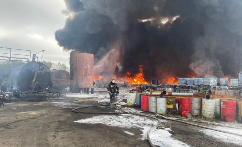 В Тутаевском районе загорелась ёмкость с мазутом