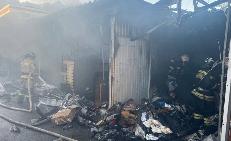 Пожар на Центральном рынке в Рыбинске: горели восемь павильонов, один человек обратился в травмпункт