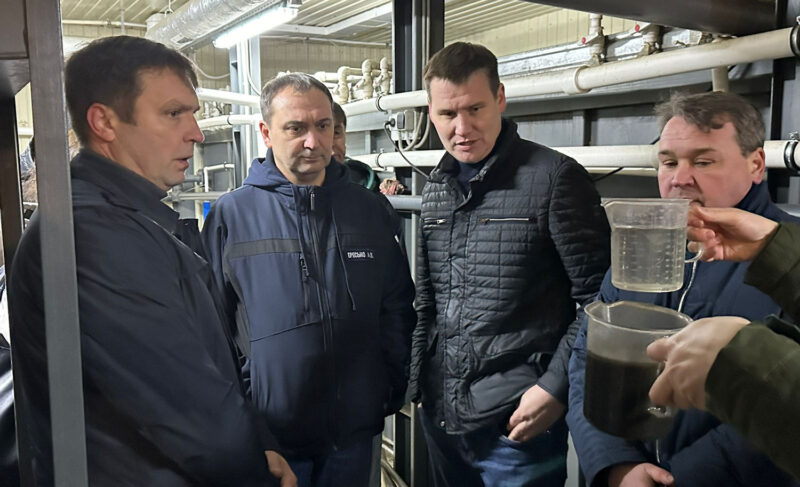 Замглавы Минстроя проверил очистные сооружения в регионе