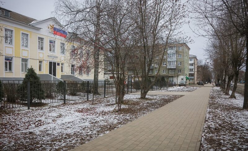 План по тротуарам: рабочие вернулись на проспект Серова. Где ещё будет ремонт?