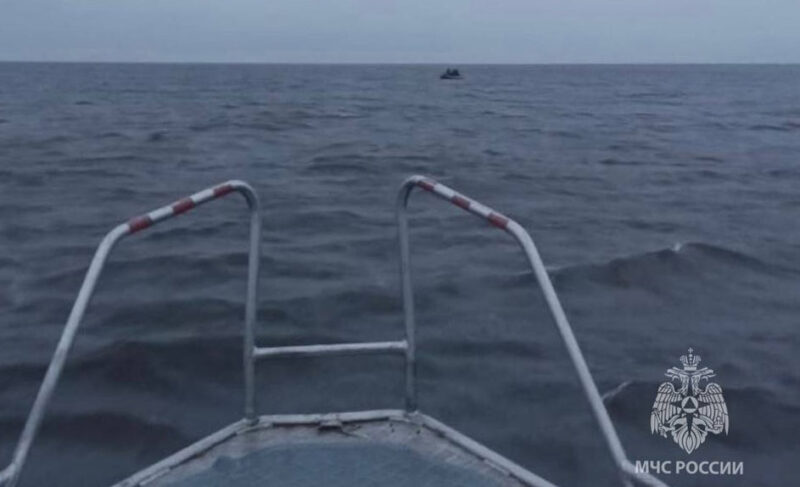 Волна, дождь и ветер. Спасатели помогли дрейфующим на водохранилище рыбакам