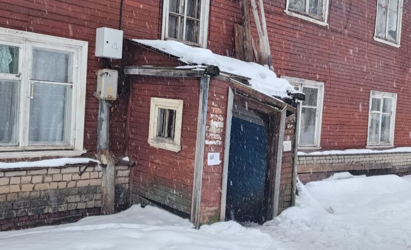 Прокуратура и Следственный комитет проверят условия жизни пенсионеров в аварийном доме на Чебышева