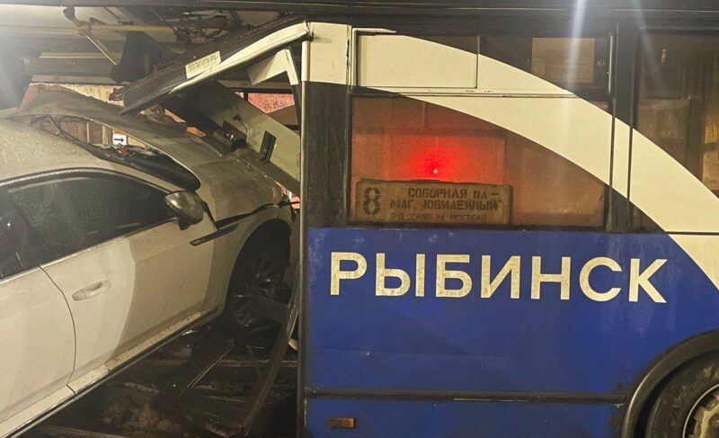 Приговор по делу об иномарке, въехавшей в автобус в Рыбинске, частично изменили