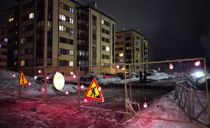 На Гражданской два автомобиля попали в раскопку «Рыбинской генерации»