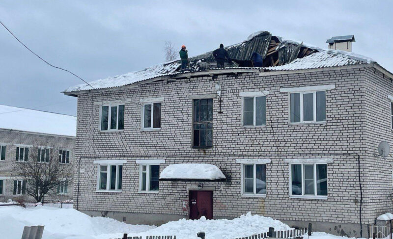 В отношении УК «Паритет» возбудили административное дело после обрушения кровли дома в Тихменево