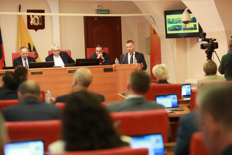 Показатели и меры: Михаил Евраев отчитался о работе облправительства в 2023-м