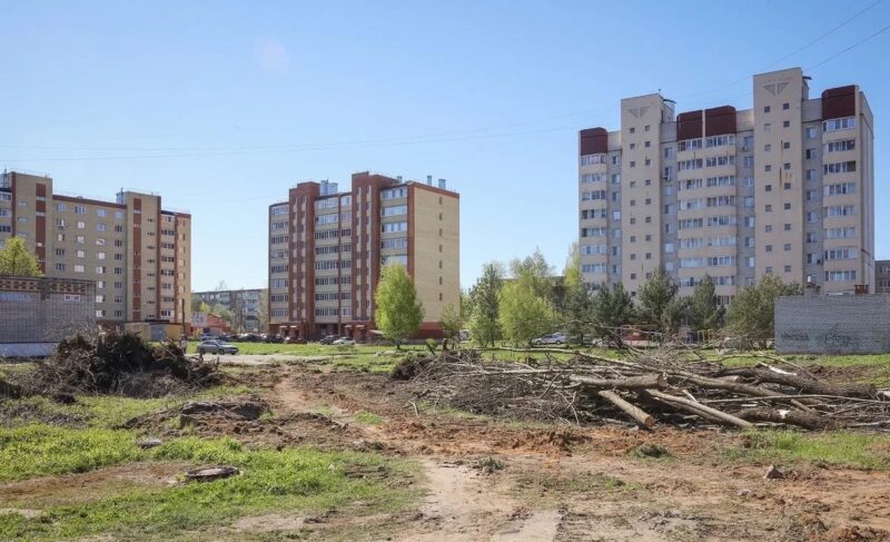 Работы идут. Парк на Суркова обещают благоустроить до августа