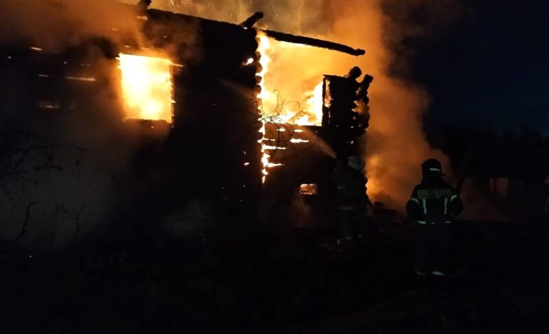 Пожар в Рыбинском районе: пострадавшего госпитализировали с ожогами