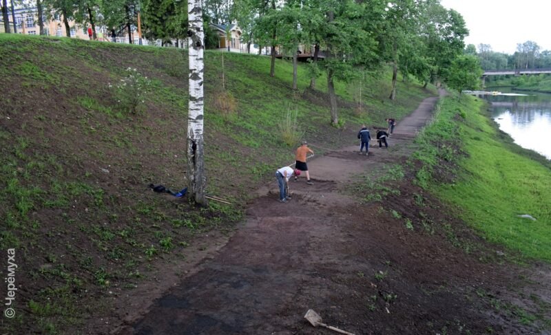Грунт вернут, крошку сняли до осадков. На нижем ярусе Бульварной устраняют последствия ливня