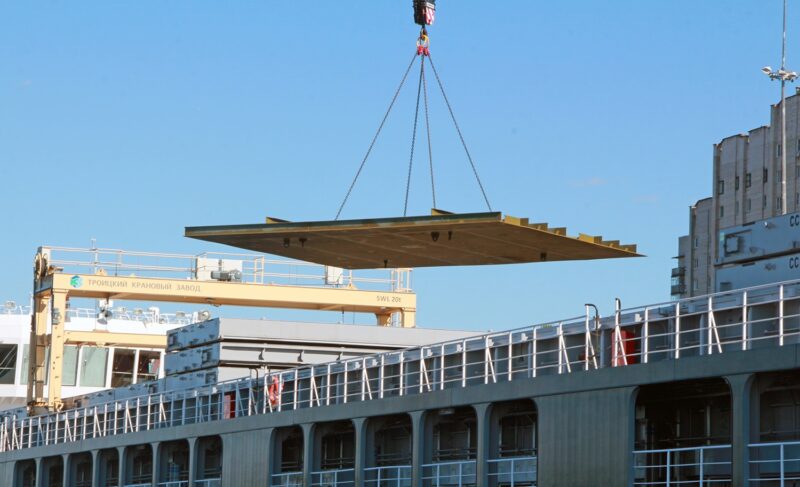 Из Рыбинска в Калининград: «Вымпел» отправит «Янтарю» секции плавучего дока