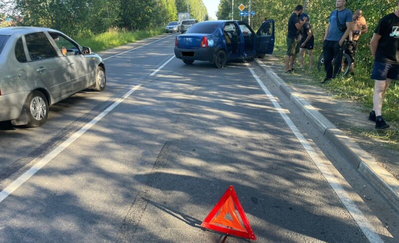 В столкновении трёх машин под Рыбинском пострадал подросток