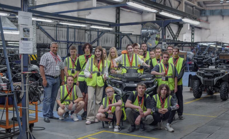 В гости на «Русскую механику»: на предприятии провели экскурсию для школьников