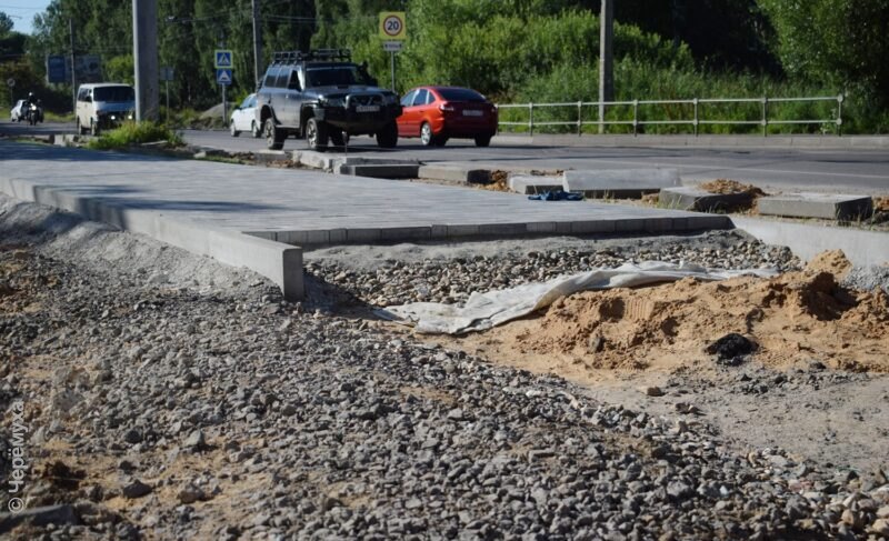 Без завода нет ремонта? Почему работы на улице Ворошилова идут с задержкой