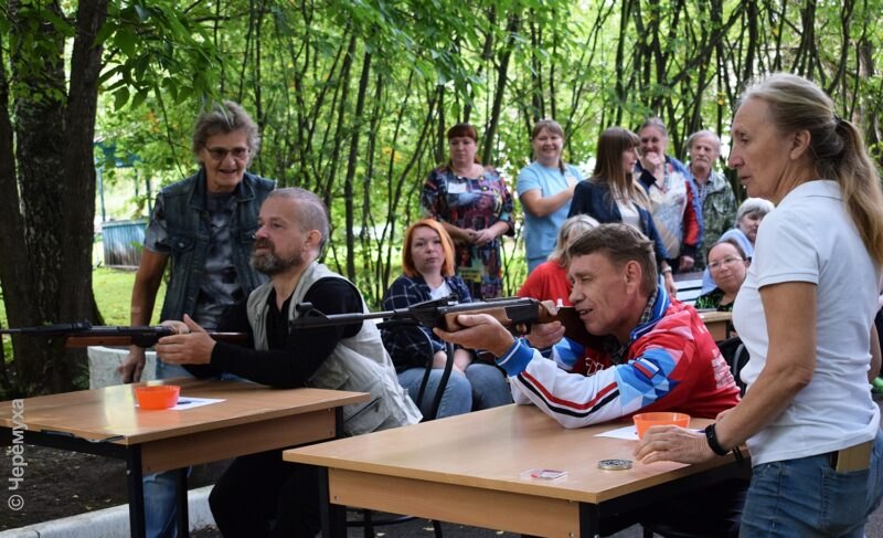 «Душа радуется, когда вижу, что люди чем-то занимаются». В рыбинском доме-интернате прошли соревнования по стрельбе