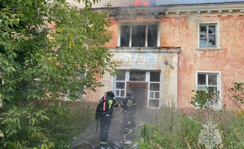 На улице Максима Горького в Рыбинске снова горело неиспользуемое здание