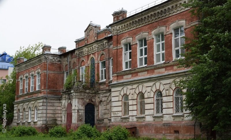 Ограду ансамбля Карякинского училища внесли в госреестр объектов культурного наследия