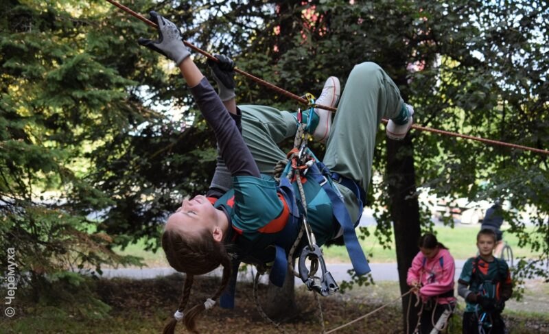 Пока на улице, но рассчитывают на зал. Воспитанники рыбинского центра туризма временно переехали