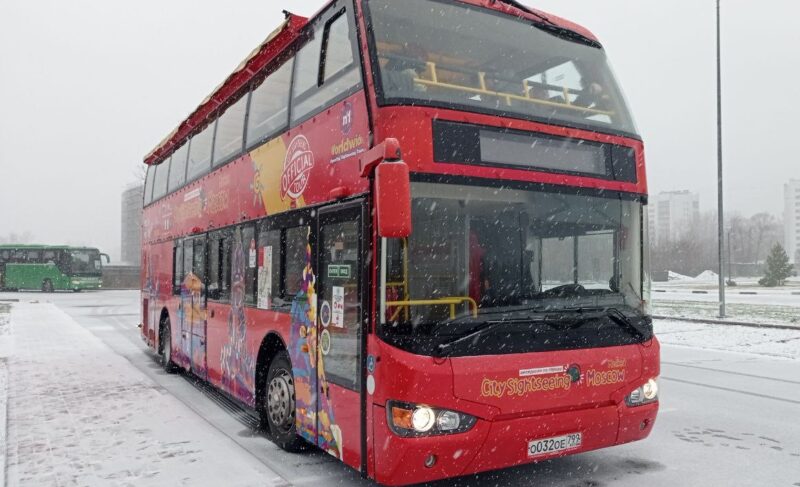 В Ярославле в тестовом режиме вышел на линию двухэтажный туристический автобус