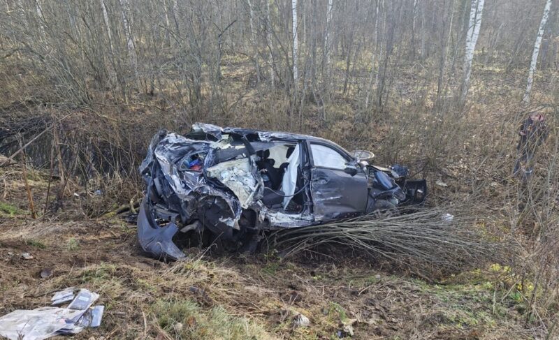 Два человека пострадали при столкновении автомобиля и автобуса на дороге Рыбинск — Глебово