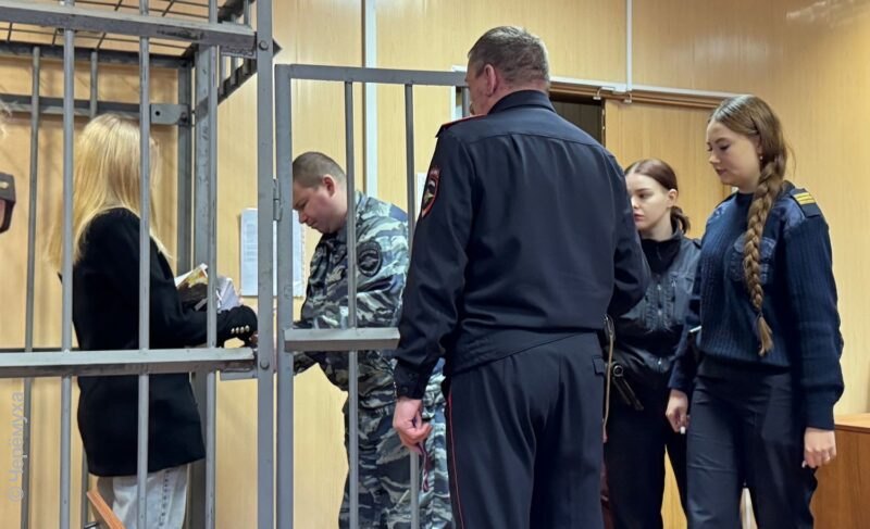 Без потерпевших, но с телекамерами: в Рыбинске начали рассматривать дело о 129 эпизодах мошенничества