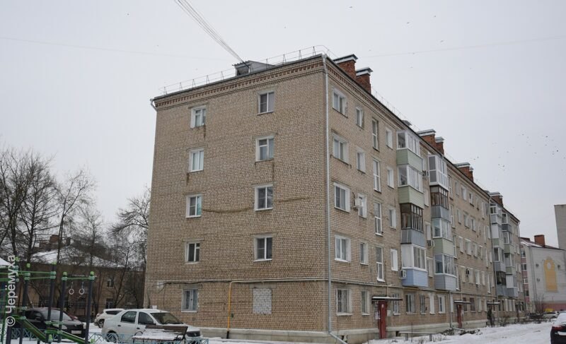 По соседству с комарами, плюс запах. В доме № 6 на улице Братьев Орловых уже несколько месяцев затоплен подвал