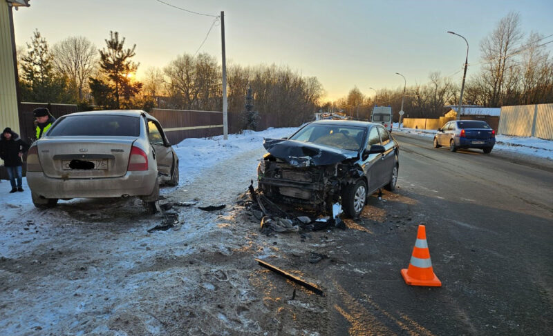 За большие выходные в Рыбинске и районе зарегистрировали 28 аварий. Погибла женщина