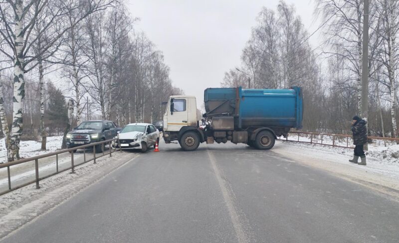На Переборском тракте случилось два ДТП с участием грузового транспорта. Есть пострадавшие