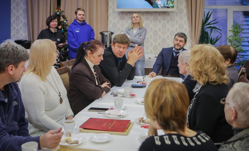 Дмитрий Губерниев призвал журналистов Рыбинска заострять внимание на проблемах. Главе города тоже сделал замечания