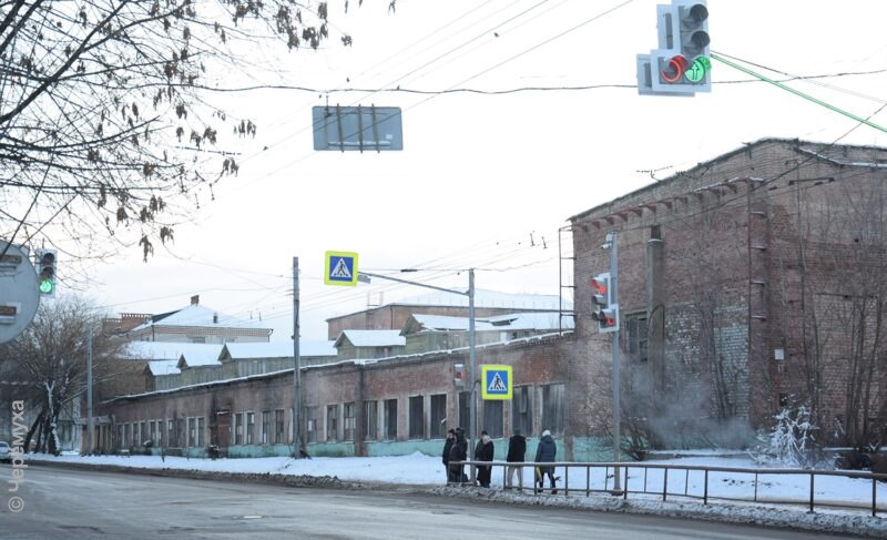 Давно сгоревшие мастерские на улице Свободы в Рыбинске решили отремонтировать