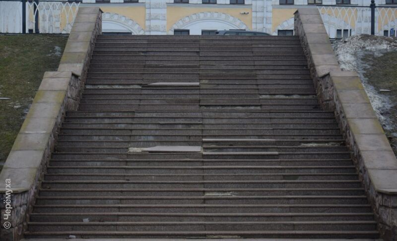 Успеть за полтора месяца: в Рыбинске капитально отремонтируют лестницу на Лоцманском бульваре