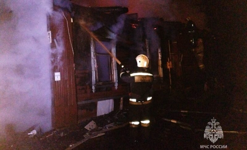 Мужчина и женщина пострадали при пожаре в доме на Лосевской в Рыбинске