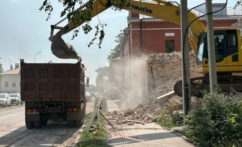 В центре Рыбинска снесли самый узкий дом. Что говорят общественники и администрация города