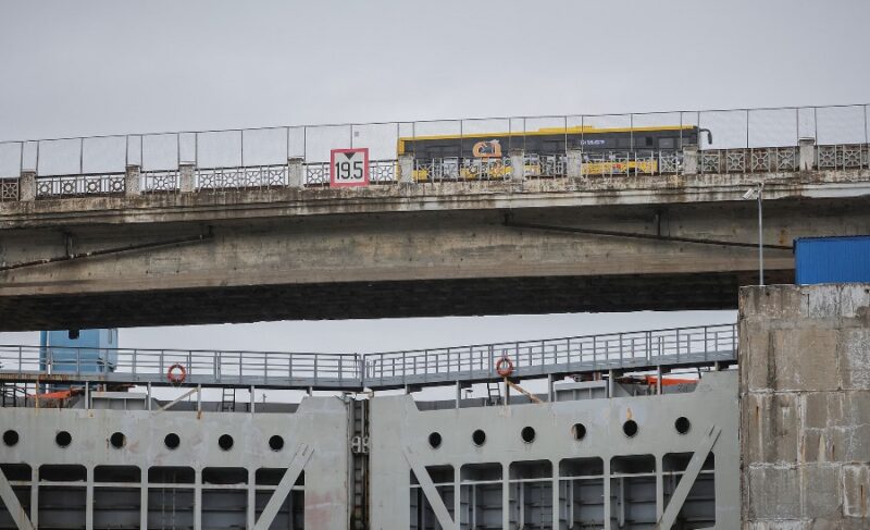 Ремонт моста на дамбе-шлюз в Рыбинске завершили раньше срока. Когда откроют движение