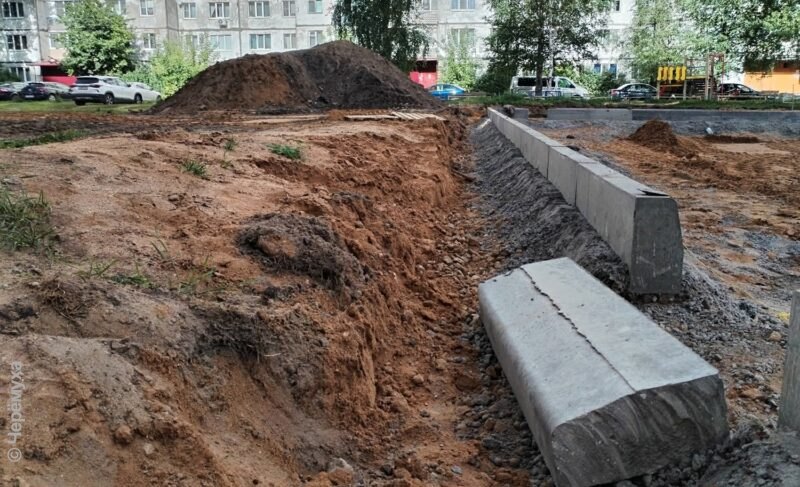 В сроки не уложились? Фото из рыбинских дворов, которые обещали отремонтировать в 2025 году