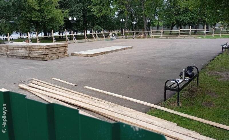 Открытие наметили на осень. В Волжском парке начали подготовку к монтажу колеса обозрения