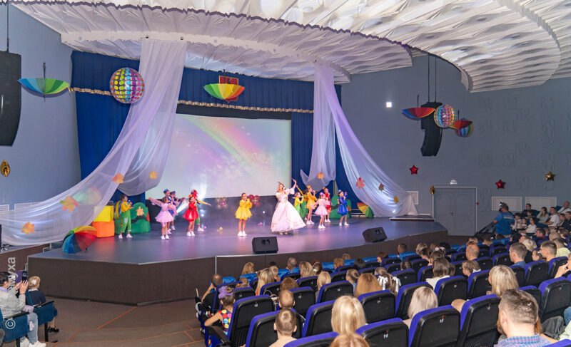 Праздник первоклассников, разговор о важном и новые инженерные классы. Как «ОДК — Сатурн» отметил День знаний-2025