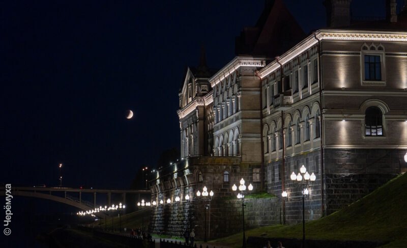 «Кровавая Луна» над Рыбинском. Фото лунного затмения-2025