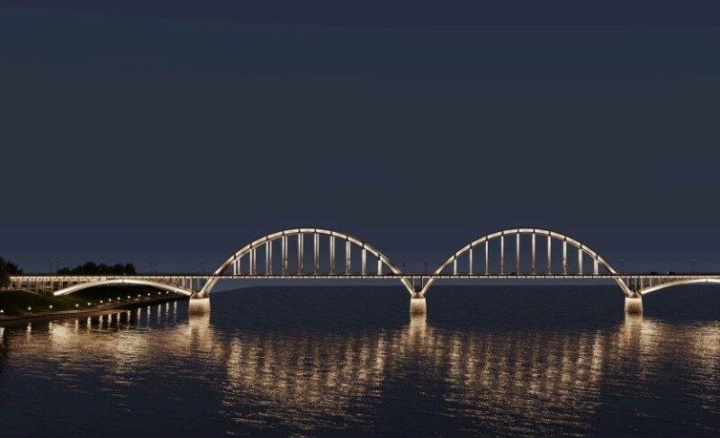 В Рыбинске начали устанавливать архитектурную подсветку на мост через Волгу. Она будет интеллектуальной