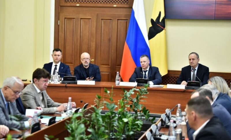 Евраев обсудил поправки к бюджету региона с депутатами фракции ЕР Облдумы