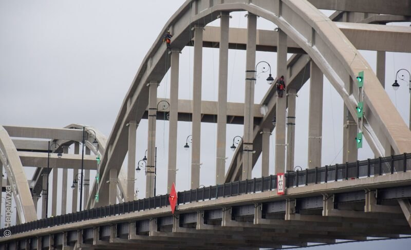 В Рыбинске тестируют подсветку моста через Волгу — в одной картинке