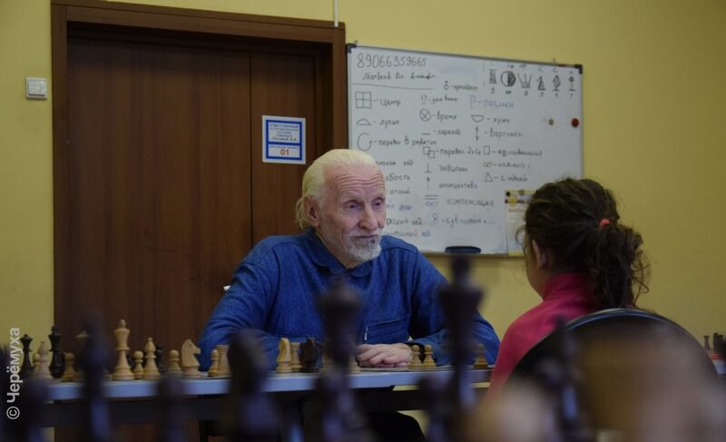 Владимир Матвеев отмечает день рождения! Он основал детскую шахматную школу в Рыбинске