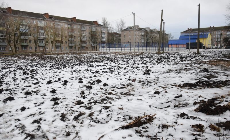 На улице Боткина в Рыбинске установили новую хоккейную «коробку»