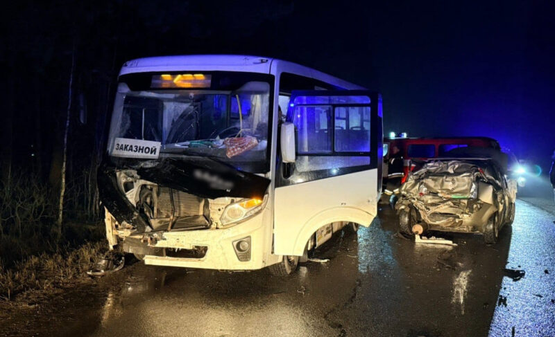 На Окружной Рыбинска в пятницу столкнулись автобус и легковое авто