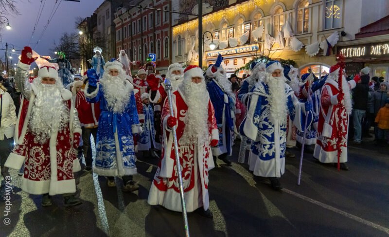 «Множество дедов морозов всех возрастов». Как в Рыбинске открыли новогодние гуляния