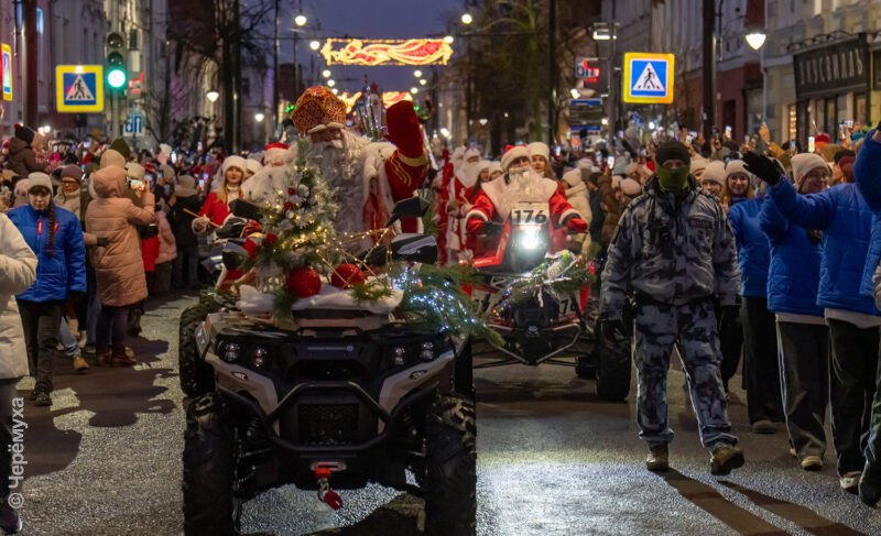 НаШествие дедов морозов и не только: как «Русская механика» участвует в городских событиях