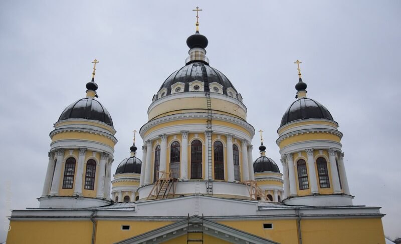 В Спасо-Преображенском соборе Рыбинска начали подготовку стен к росписи. А ещё окна в соборе станут «умными»