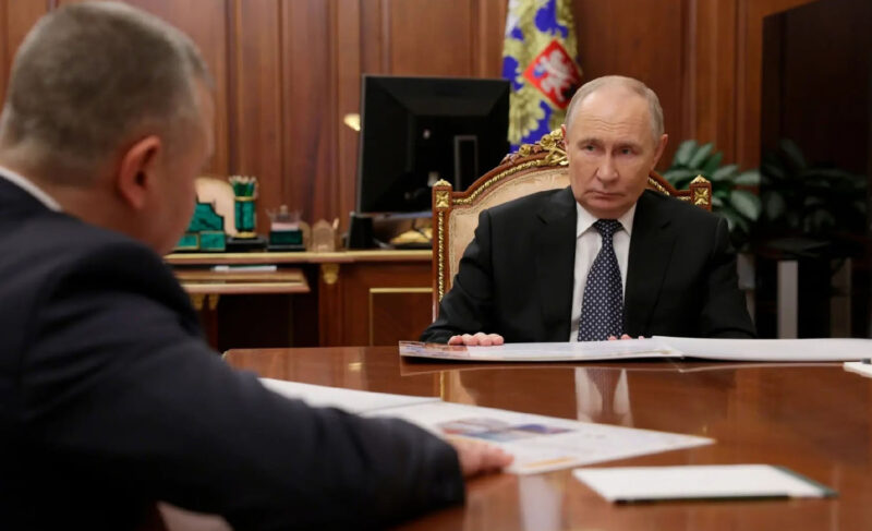 Евраев доложил Путину о положении в регионе. Рыбинск тоже упомянули